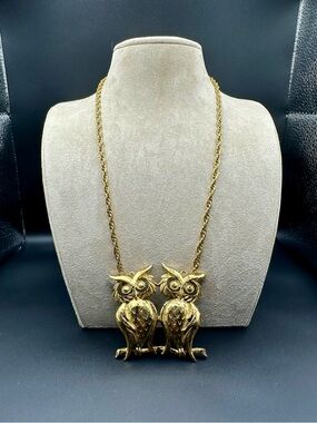 Vintage Unsigned Gold Horned Owls Necklace 23 Inches